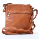 Brązowa/camel torebka na długim pasku z klapką