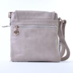 Jasnoszara średniej wielkości na długim pasku