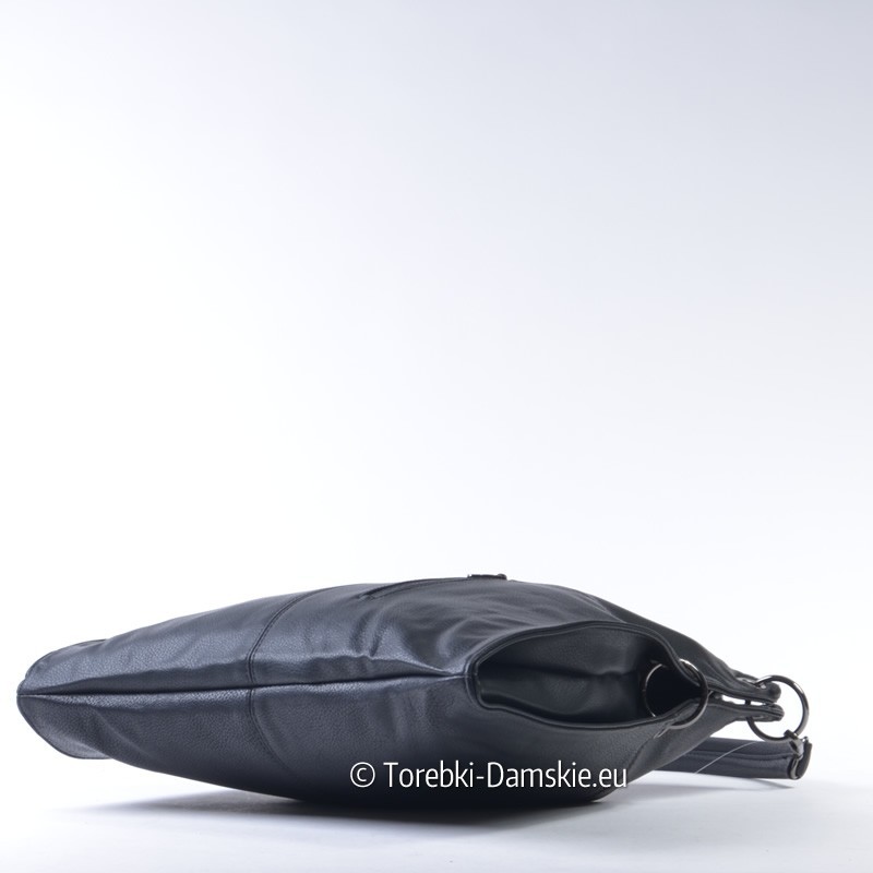 Czarna torba damska z wąskim spodem - wygodna w noszeniu