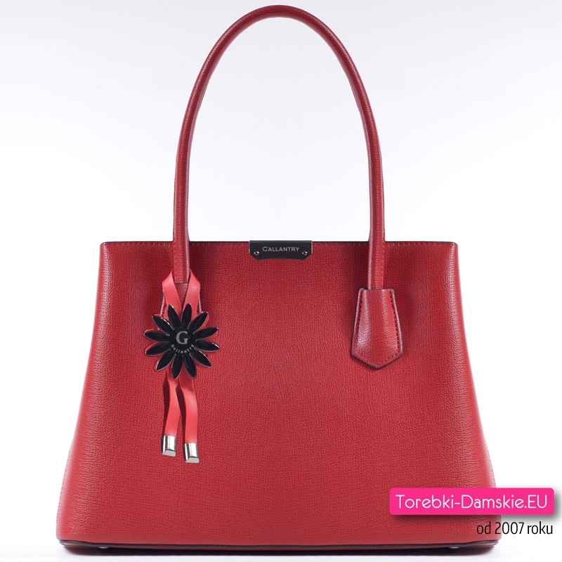 Czerwona torebka damska kuferek w pięknym odcieniu