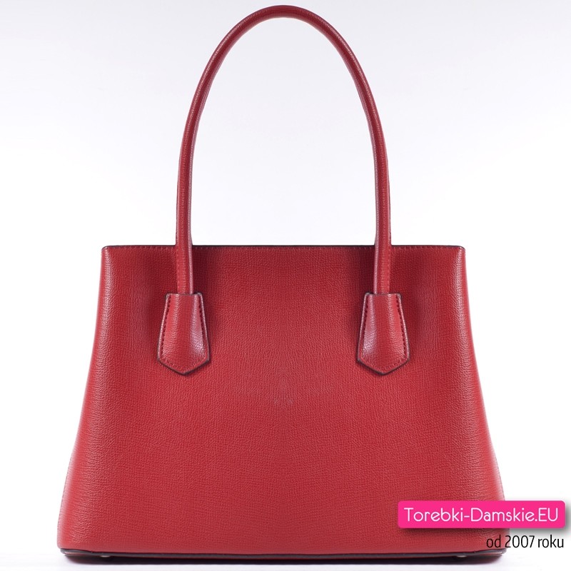 Czerwona torebka damska kuferek w pięknym odcieniu