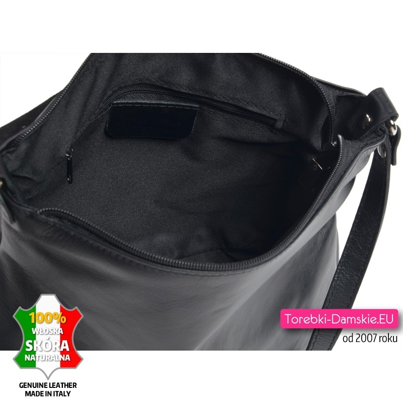 Zamykana suwakiem torebka z klapą - model crossbody z włoskiej miękkiej czarnej skóry