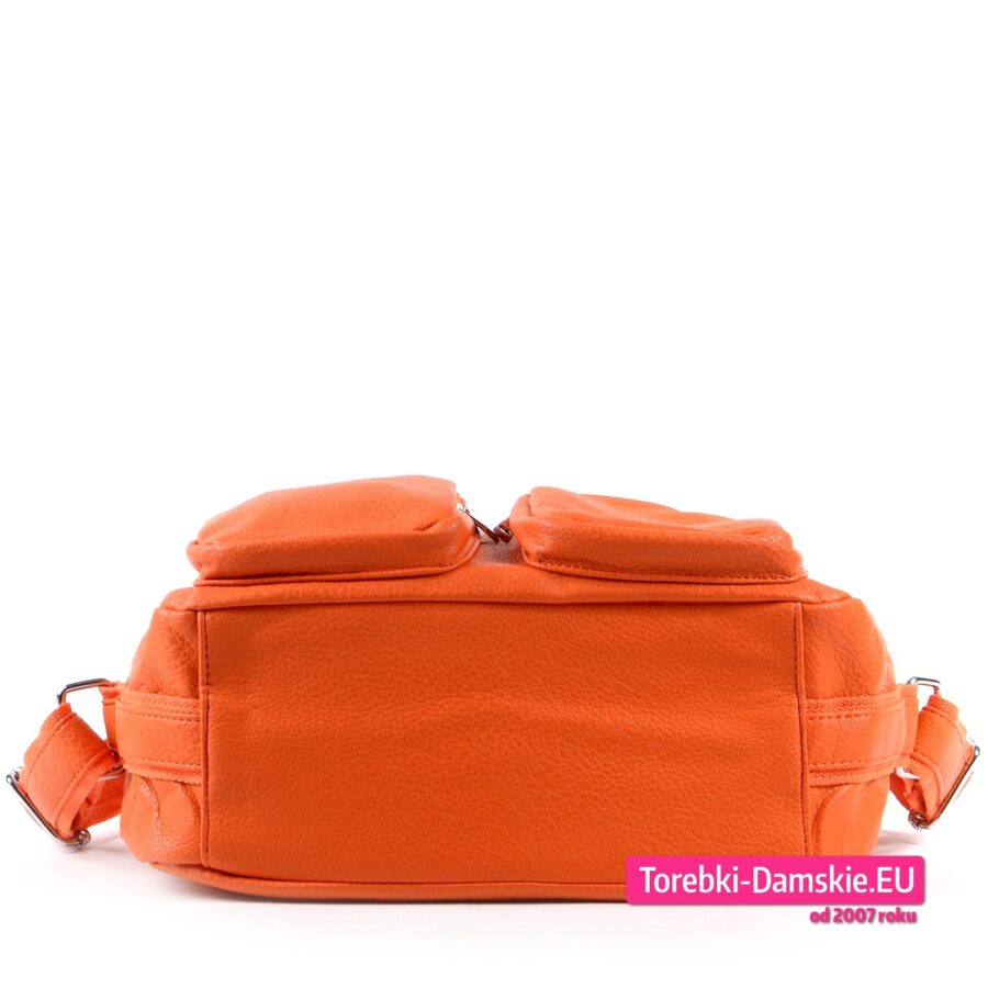 Pomarańczowy torbo-plecak damski z dwoma kieszeniami z przodu