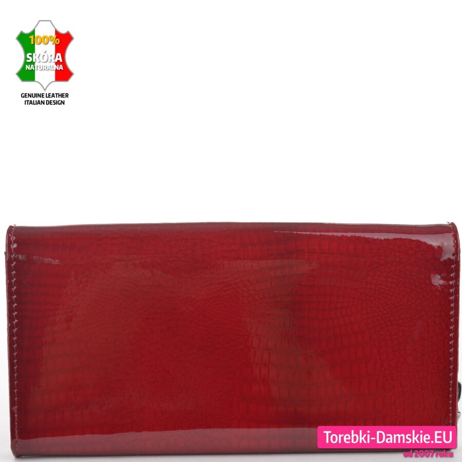 Stylowy damski portfel w kolorze czerwonym wzór skóry krokodylej