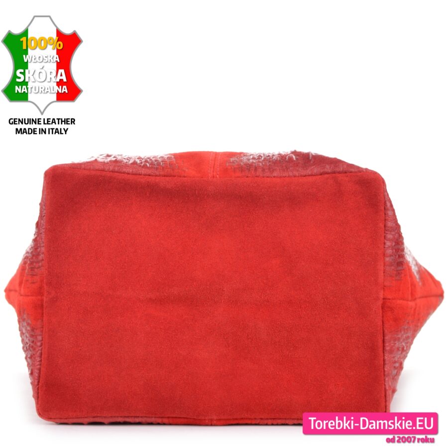Czerwona torba ze skóry z płaskim spodem bardzo szerokim